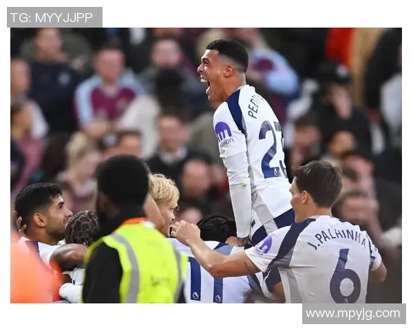 罗梅罗94分钟倒钩绝平，热刺险境求生，新白鹿巷球场燃爆！